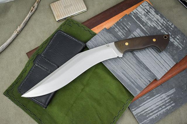 包括英格兰的几家刀具制造商在内的众多刀具制造商开始制造和销售各种